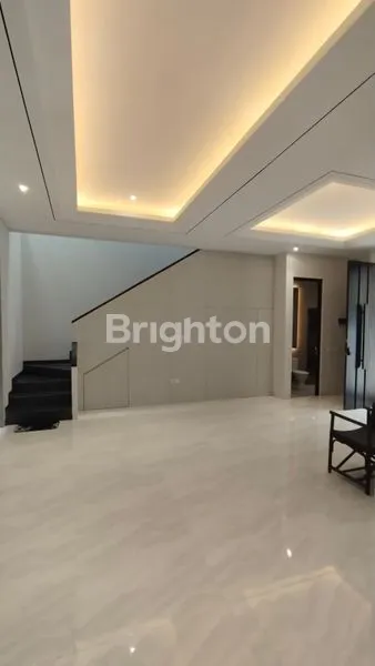 image RUMAH SIAP HUNI DI MANYAR DEKAT PETRA LINGKUNGAN NYAMAN & PREMIUM (6)