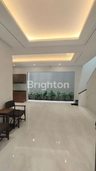 image RUMAH SIAP HUNI DI MANYAR DEKAT PETRA LINGKUNGAN NYAMAN & PREMIUM (2)