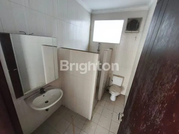 image RUMAH BESAR 7 KT DI PLAZA GOLF, ARAYA (6)