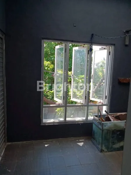 image RUMAH USAHA / RUKO DI SIDOSERMO SURABAYA DI JUAL LEBAR TANAH 11 METER  SELANGKAH KE PLAZA MARINA SBY (2)