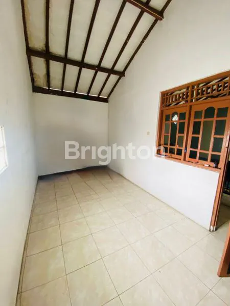 image JUAL RUMAH, LUAS DAN NYAMAN, DILOKASI STRATEGIS (4)