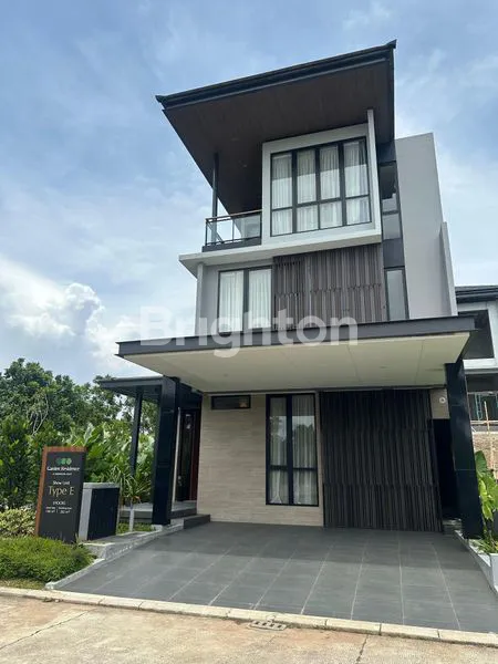 image RUMAH MEWAH 3 LANTAI DI GARDEN RESIDENCE, VIEW GOLF (1)