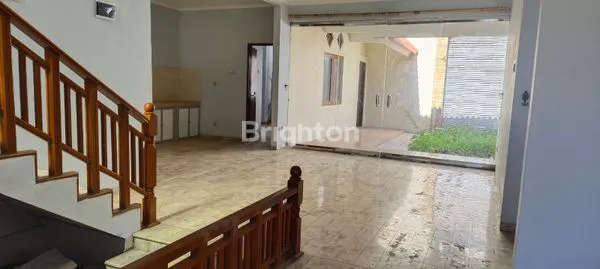 image DESKRIPSI:\NDIJUAL HUNIAN NYAMAN DAN SIAP HUNI DI KAWASAN ELIT KEMANG PRATAMA, BEKASI. MEMILIKI TATA RUANG YANG LUAS DAN LEGA, SANGAT COCOK UNTUK KELUARGA BESAR YANG MENGINGINKAN LINGKUNGAN ASRI DENGAN KEAMANAN 24 JAM. (6)