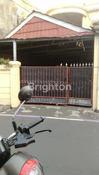 image RUMAH LUAS 2 LANTAI STRATEGIS DI UTAN KAYU SELATAN, JAKARTA TIMUR (6)