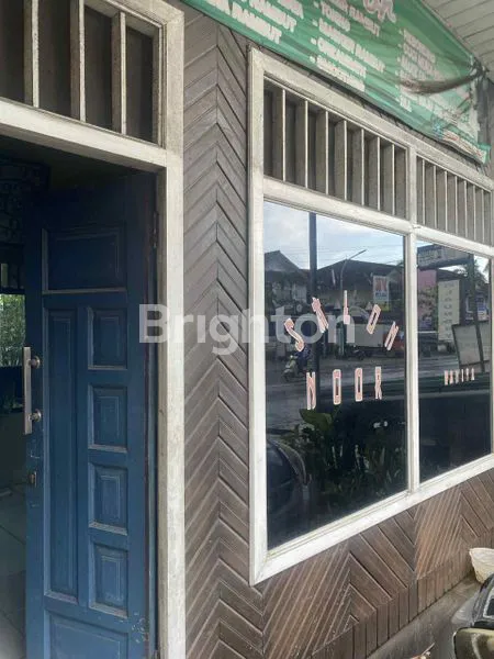 image RUMAH STRATEGIS PINGGIR JALAN COCOK UNTUK TINGGAL DAN USAHA (2)