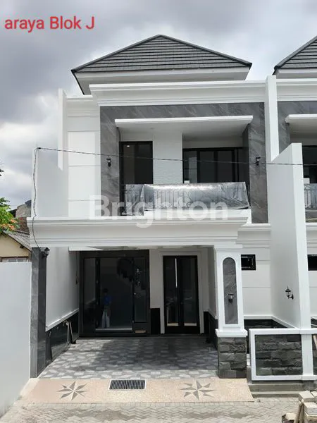 image RUMAH STRATEGIS DEKAT ITS & UNAIR, HGB, 2,85M DESAIN AMERICAN CLASSIC DI ARAYA SURABAYA  (1)