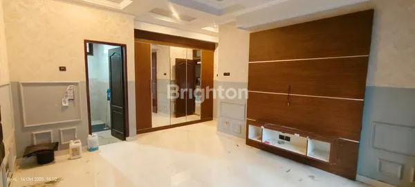 image RUMAH MEWAH HOEK DENGAN KOLAM RENANG DI BINTARO  (7)