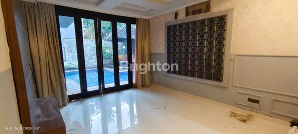 image RUMAH MEWAH HOEK DENGAN KOLAM RENANG DI BINTARO  (8)