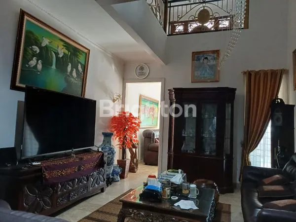 image RUMAH MEWAH 2 LANTAI FULL RENOVASI DI BINTARO SEKTOR 3 SIAP HUNI (3)