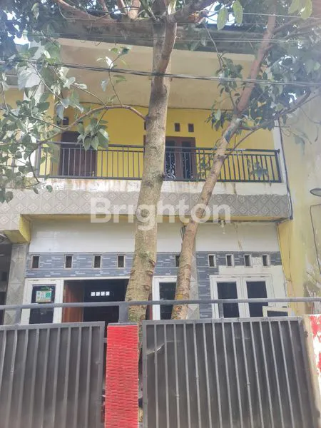 RUMAH 2,5 LANTAI DI TUGU MACAN, LT 104M², 5 KT