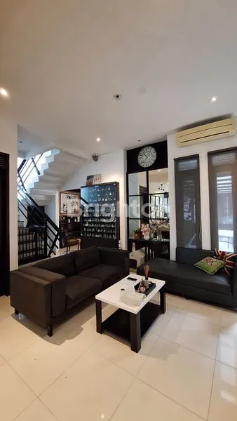 image RUMAH BESAR 2 LANTAI SEMI FURNISH DI BINTARO JAYA SEKTOR 9 (3)