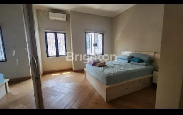 image RUMAH 3 LANTAI DIJUAL DI JL MANGGIS (3)