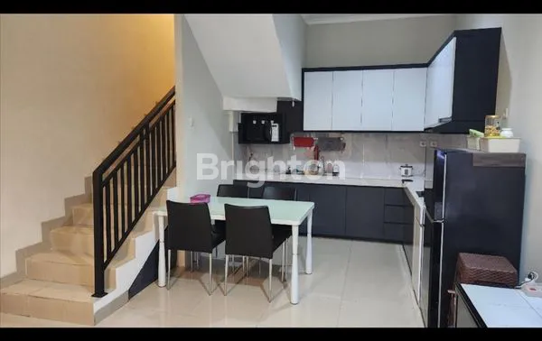 image RUMAH 3 LANTAI DIJUAL DI JL MANGGIS (6)