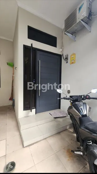 image RUMAH 3 LANTAI DIJUAL DI JL MANGGIS (8)