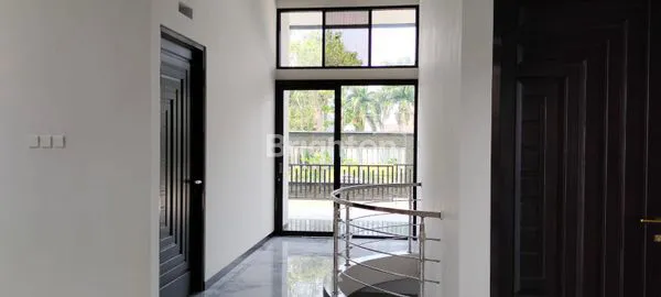 image DI JUAL RUMAH MEWAH  ARAYA  MALANG (8)