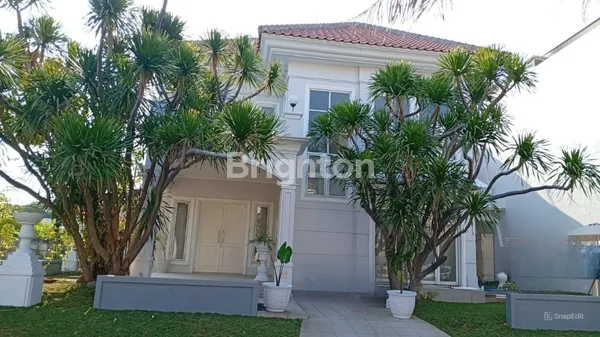 image DISEWAKAN RUMAH LOKASI STRATEGIS LINGKUNGAN PERUMAHAN ELITE & TENANG POSISI HOOK DI REGENCY 21 (1)