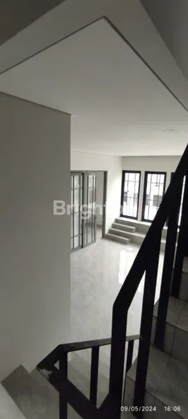 image RUMAH HOOK BSD, LT 120M², 4+1 KT, HARGA SPESIAL (3)