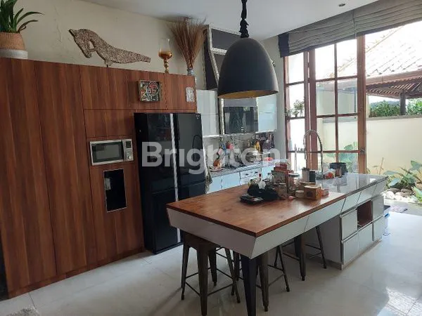 image RUMAH MEWAH THE CASTILLA BSD TANGERANG (2)