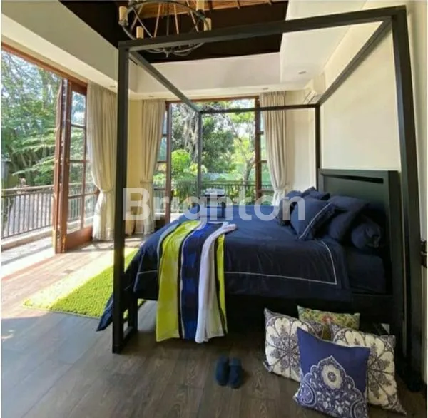 image RUMAH MEWAH THE CASTILLA BSD TANGERANG (5)