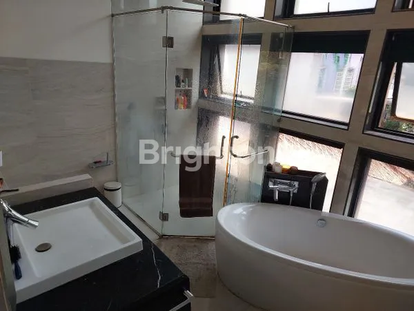 image RUMAH MEWAH THE CASTILLA BSD TANGERANG (8)