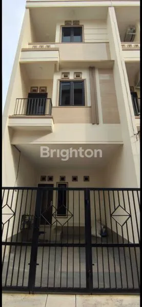 image HUNIAN MODERN 3 LANTAI, DEKAT MALL & FASILITAS LENGKAP (1)