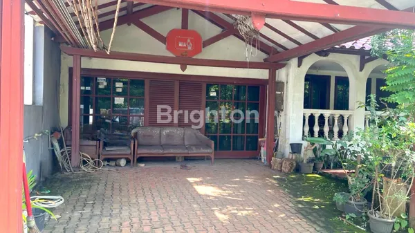 image RUMAH KLASIK LUAS DI LINGKUNGAN KOMPLEKS NYAMAN - JAKSEL (4)