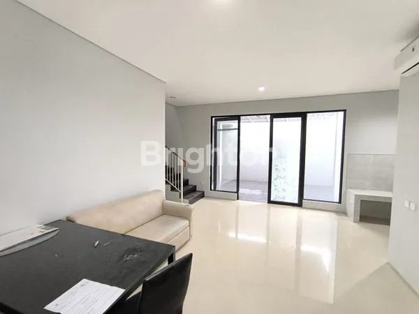 image RUMAH NORTHWEST HILL DEPAN DANAU DEKAT SMA CIPUTRA KASIH (2)