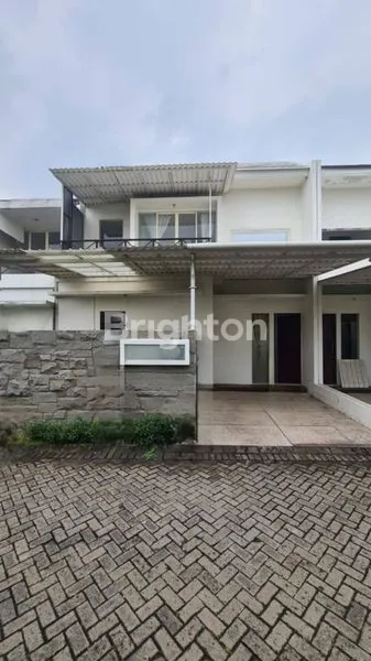 image JUAL RUMAH 2LANTAI DE CASA SEMI FURNISH MENGANTI WIYUNG SURABAYA BARAT (1)
