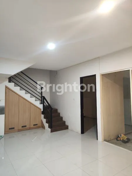 image JUAL RUMAH 2LANTAI DE CASA SEMI FURNISH MENGANTI WIYUNG SURABAYA BARAT (8)