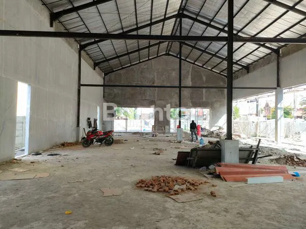 STAND SIAP PAKAI – LOKASI STRATEGIS JL. DR. MANSYUR \\N