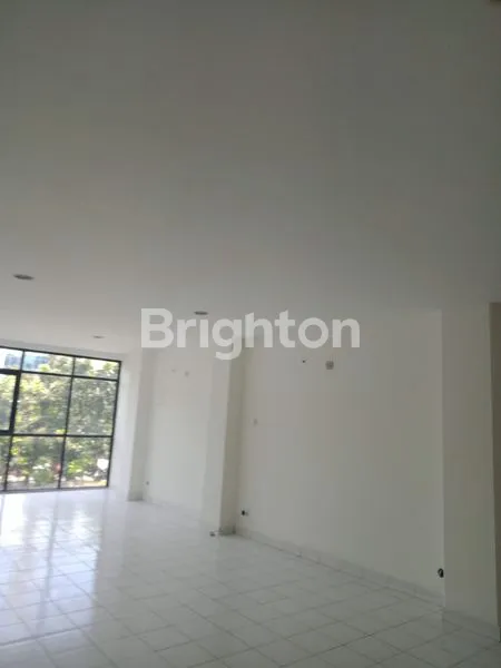 image DIJUAL / DISEWAKAN RUKO 3 LANTAI GANDENG 5 – JAKARTA BARAT – LISTRIK BESAR – LOKASI EMAS (7)