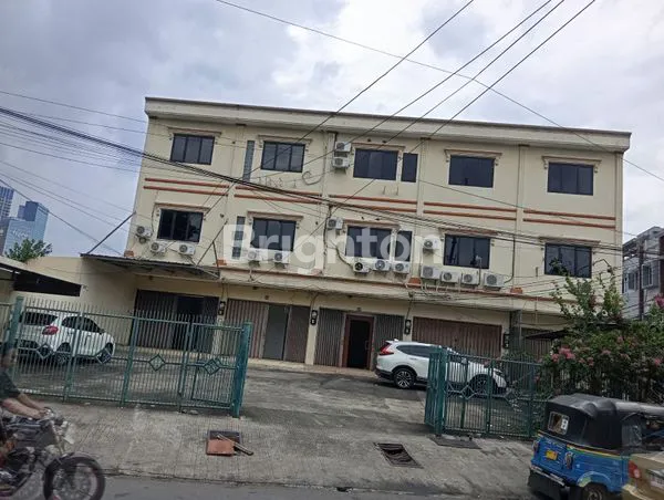 image DIJUAL / DISEWAKAN RUKO 3 LANTAI GANDENG 5 – JAKARTA BARAT – LISTRIK BESAR – LOKASI EMAS (1)