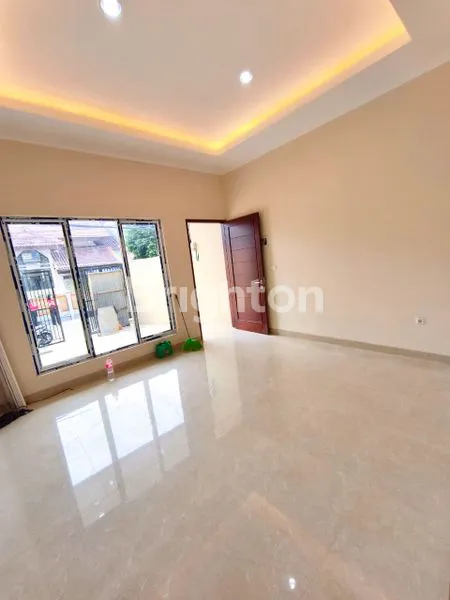 image RUMAH BARU 3 LT BISA USAHA DURI KEPA DKT TANJUNG DUREN ROW 2 MOBIL (1)