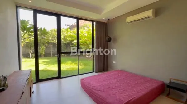 image RUMAH SEMI VILLA MODERN DI GIANYAR, DEKAT PANTAI (3)