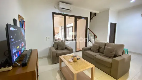 image RUMAH 2 LANTAI FURNISH LENGKAP DI BSD (3)