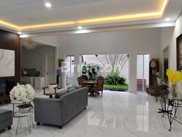 image RUMAH MEWAH 2 LANTAI DI TAMAN BOROBUDUR TIMUR (3)