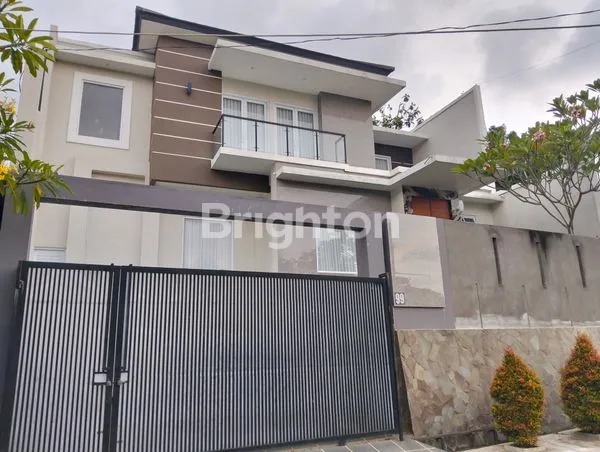 image RUMAH MEWAH 2 LANTAI DI TAMAN BOROBUDUR TIMUR (2)