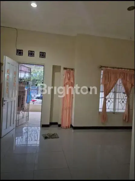 image DISEWAKAN RUMAH STRATEGIS SAMPING MALL CIPUTRA  CITRA RAYA (3)