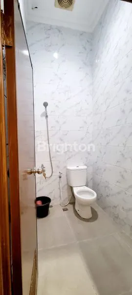 image RUMAH MEWAH HOEK TAMAN PALEM LESTARI CENGKARENG BARAT JAKARTA BARAT (5)