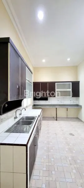 image RUMAH MEWAH HOEK TAMAN PALEM LESTARI CENGKARENG BARAT JAKARTA BARAT (4)