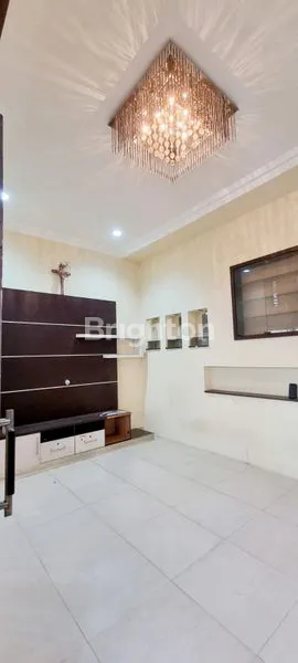 image RUMAH MEWAH HOEK TAMAN PALEM LESTARI CENGKARENG BARAT JAKARTA BARAT (1)