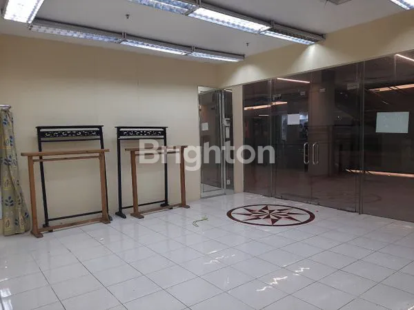 image KIOS DI POINS MALL, DEKAT ESCALATOR, 33 M² (1)