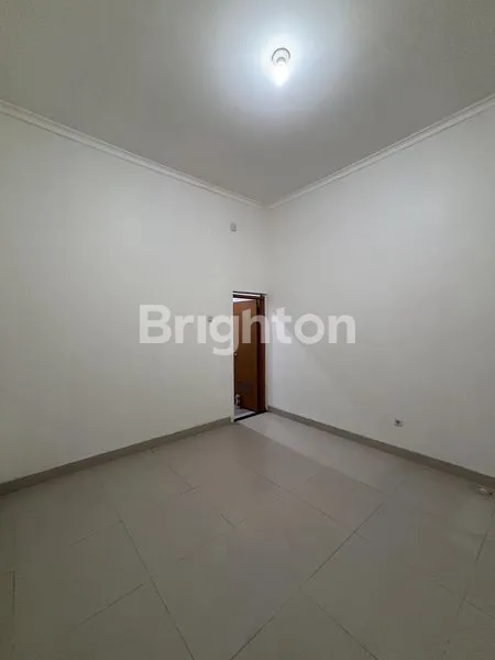 image RUMAH RAPI SIAP HUNI DI KENCANA LOKA BSD (4)