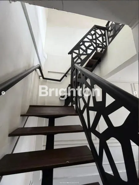 image RUMAH MEWAH AMERICAN CLASSIC DI JAGAKARSA JAKSEL (8)