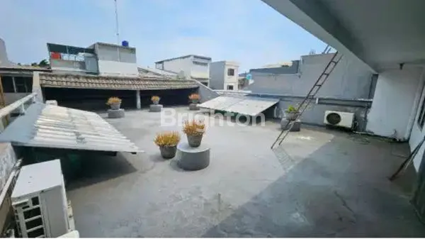 image RUMAH 3 LANTAI SHM DI TUBAGUS ANGKE, SIAP HUNI (8)