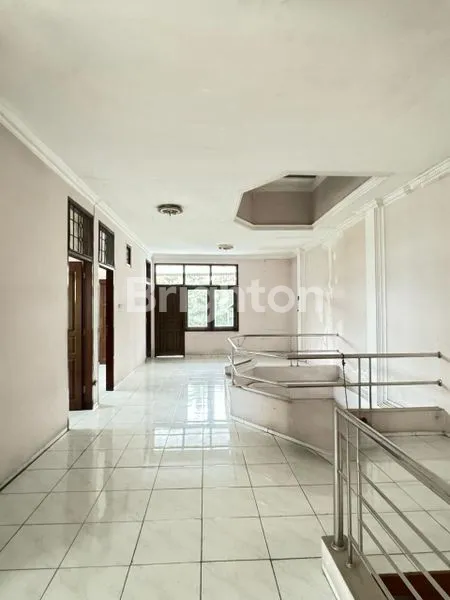 image HUNIAN MINIMALIS LT 235M², DEKAT CIPUTRA WORLD & TOL (2)