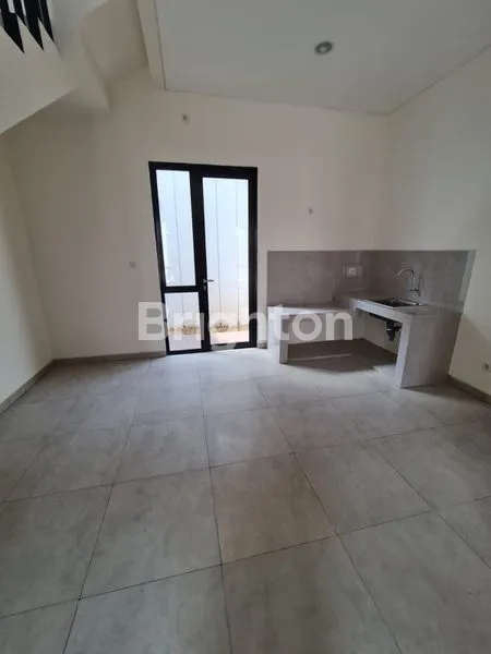 image RUMAH 2 LANTAI MODERN DENGAN SOLAR PANEL & SMART LOCK (3)