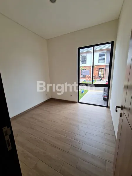 image RUMAH 2 LANTAI MODERN DENGAN SOLAR PANEL & SMART LOCK (4)