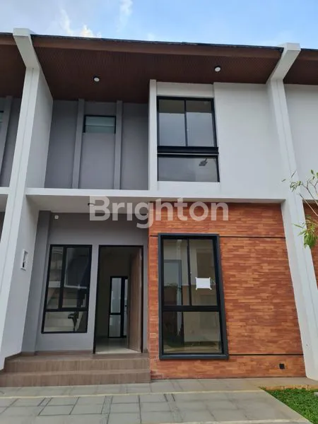 image RUMAH 2 LANTAI MODERN DENGAN SOLAR PANEL & SMART LOCK (7)