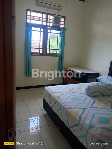 image RUMAH LUAS 2 LANTAI DENGAN TAMAN DAN GAZEBO DI WIROBRAJAN JOGJA (5)